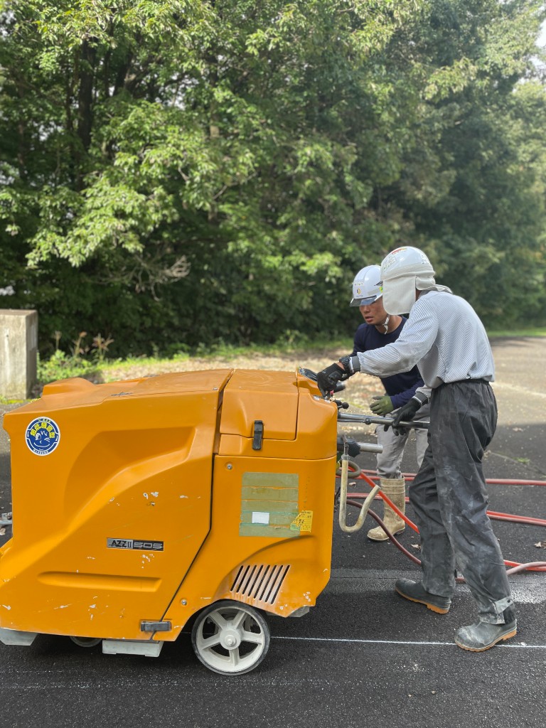 アスファルトカッター作業